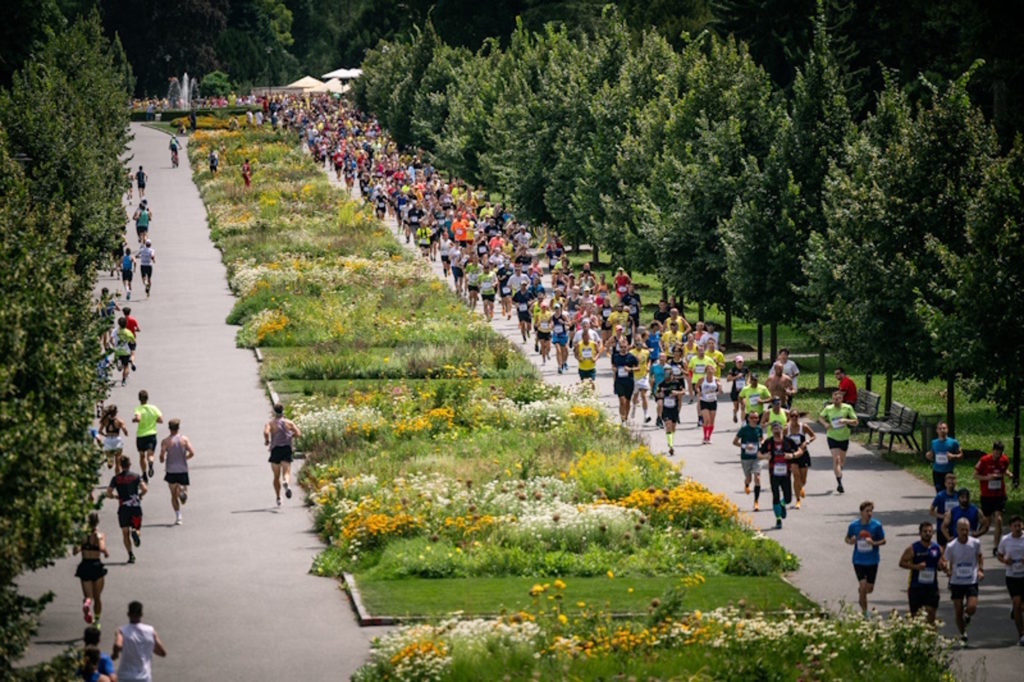 Letní běžecká pohoda. Vyprodaný závod ČEZ RunTour v Olomouci si užily olympioničky i celé rodiny s dětmi