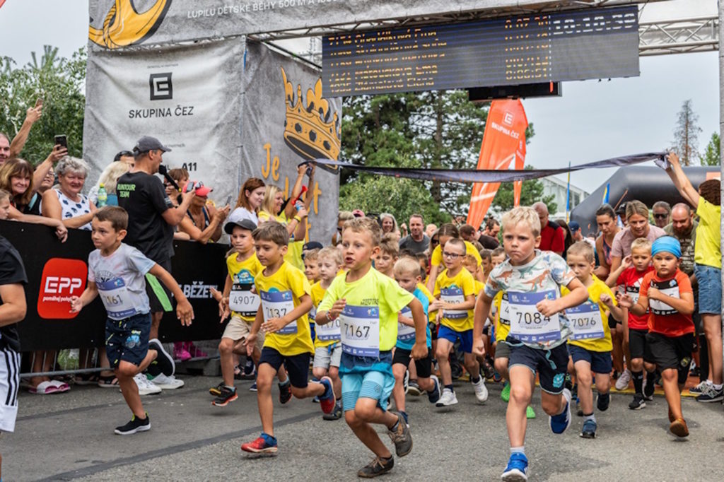 Letní běžecká pohoda. Vyprodaný závod ČEZ RunTour v Olomouci si užily olympioničky i celé rodiny s dětmi