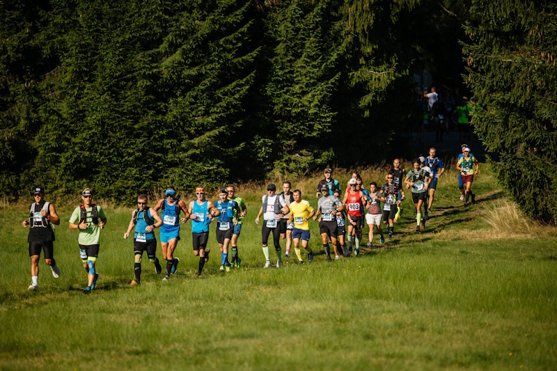 Rekordní Jizerská 50 Run! Do Bedřichova dorazilo skoro 3000 běžců