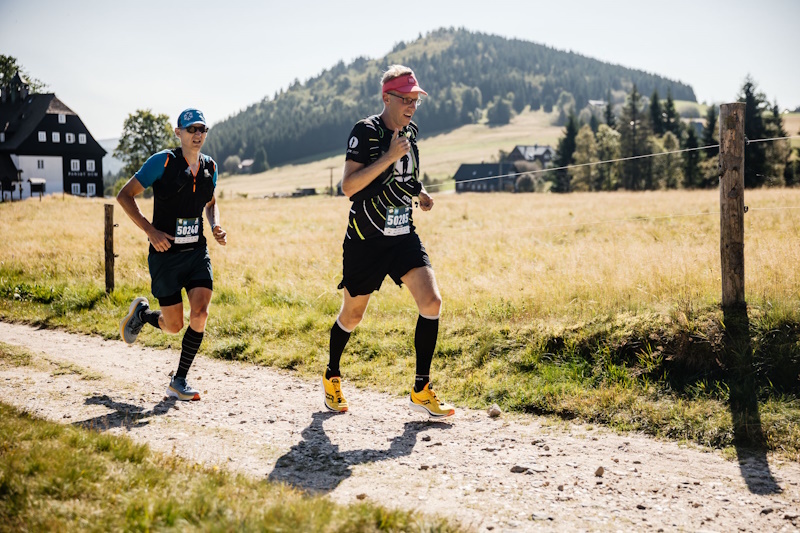 Rekordní Jizerská 50 Run! Do Bedřichova dorazilo skoro 3000 běžců