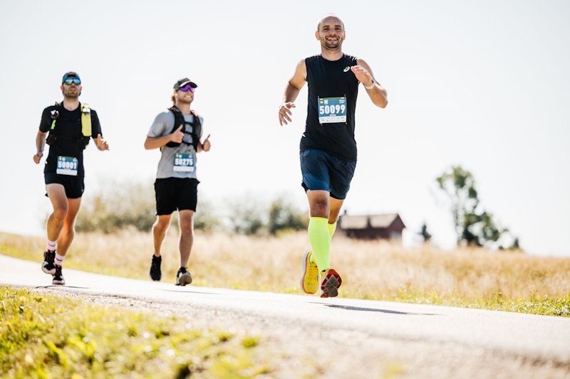 Rekordní Jizerská 50 Run! Do Bedřichova dorazilo skoro 3000 běžců