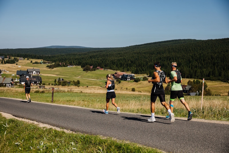 Rekordní Jizerská 50 Run! Do Bedřichova dorazilo skoro 3000 běžců