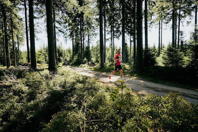 Rekordní Jizerská 50 Run! Do Bedřichova dorazilo skoro 3000 běžců