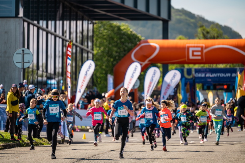 Druhý závod ČEZ RunTour se běžel po testovacím polygonu automobilky Tatra v Kopřivnici