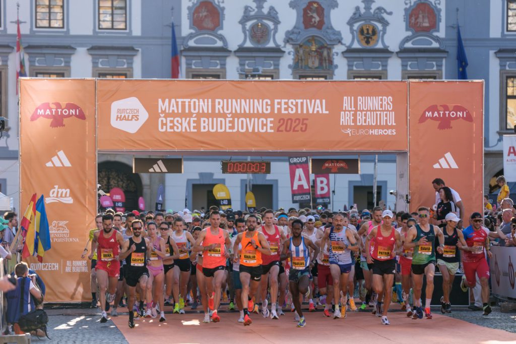 České Budějovice přivítají rekordní počty běžců. Pořadatelé posílili opatření proti teplému počasí