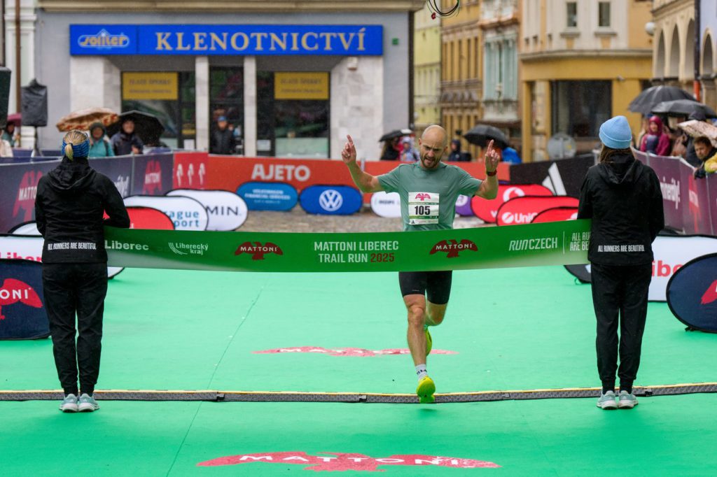 Běžeckou sezonu RunCzech uzavřel trail v Liberci. Hlavní závod ovládli Zajíc a Hudcová