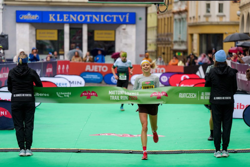 Běžeckou sezonu RunCzech uzavřel trail v Liberci. Hlavní závod ovládli Zajíc a Hudcová